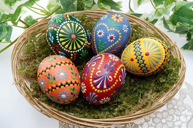 How-To-Decorate-An-Easter-Egg-1